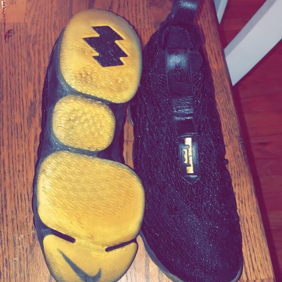 Lebron 15 Metallic Gold - Picture 4 of 5